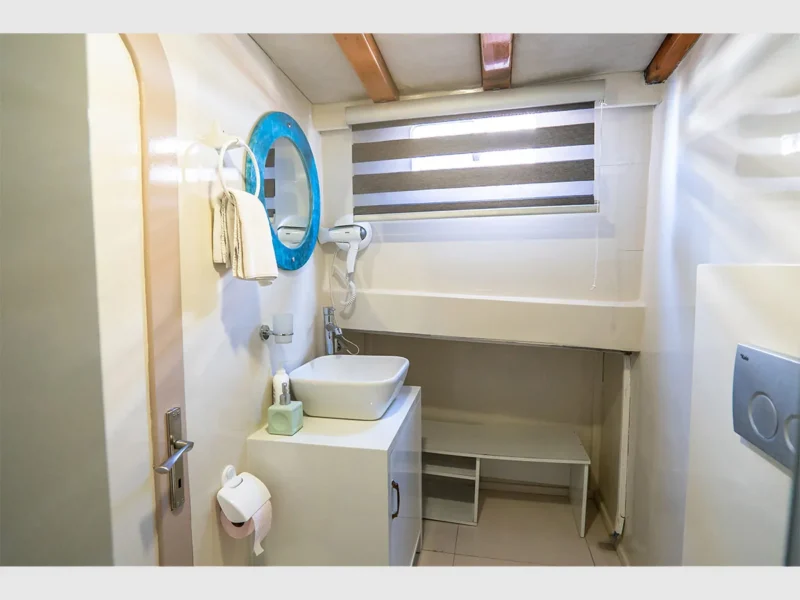 Ametist A gulet interior triple cabin 2 bathroom