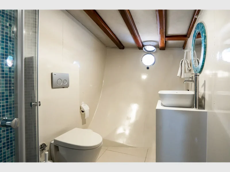 Ametist A gulet interior triple cabin 4 bathroom