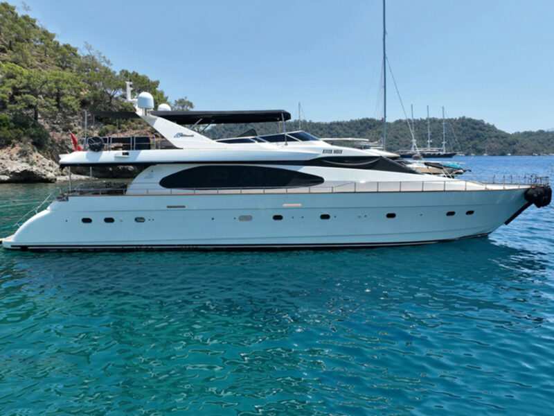 azimut 85 mega yacht charter
