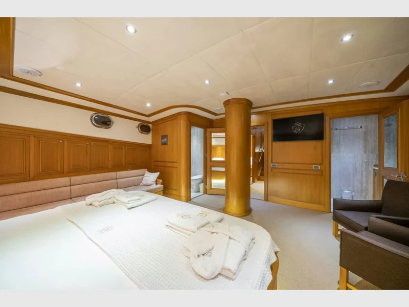 Babylon gulet interior forward master cabin