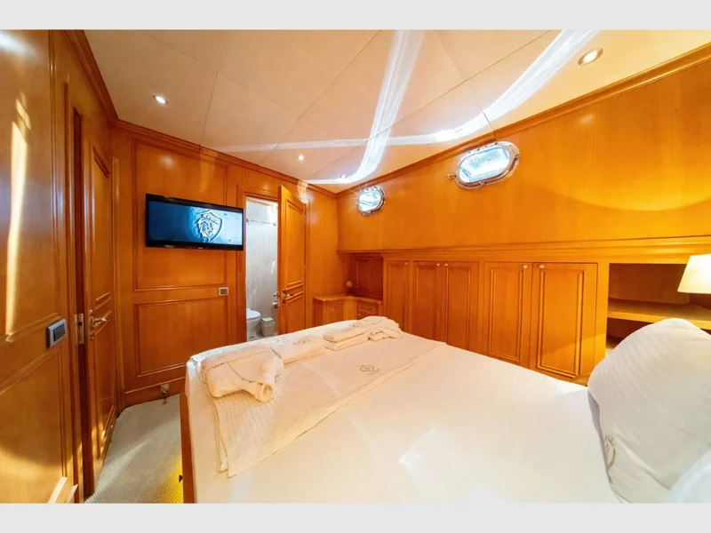 Babylon gulet interior starboard side double cabin