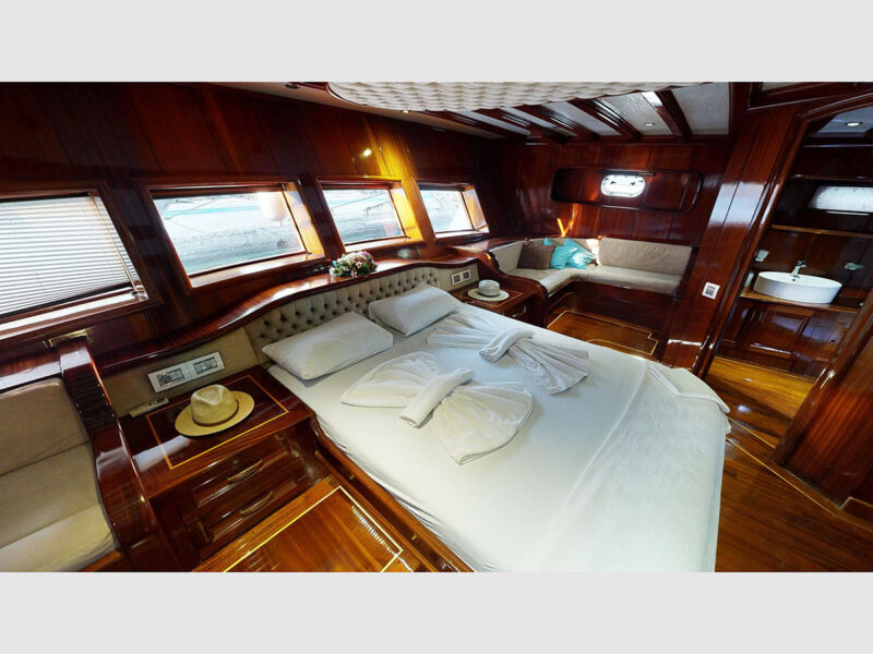 Dear Lila Gulet interior aft master cabin