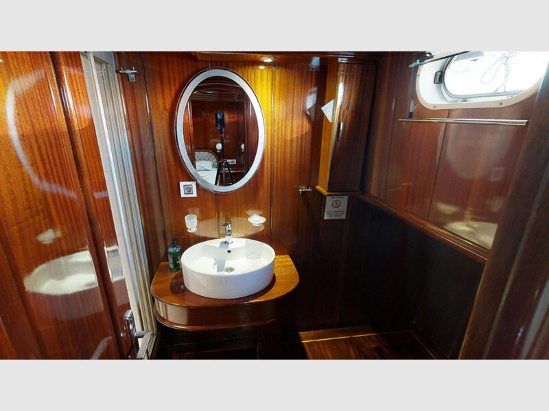 Dear Lila Gulet interior triple cabin bathroom