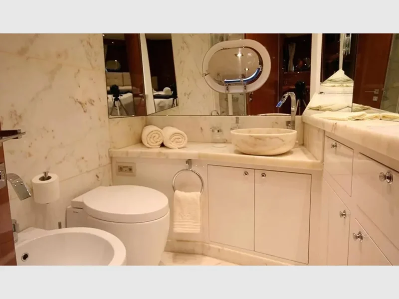 Didi gulet interior aft master cabin bathroom