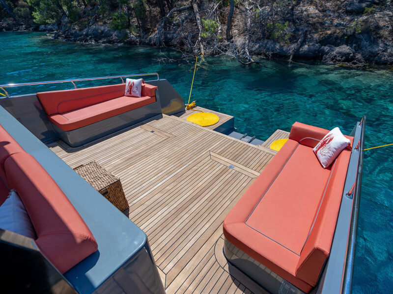 Gottiri yacht outdoor aft deck sunbathing lounge area