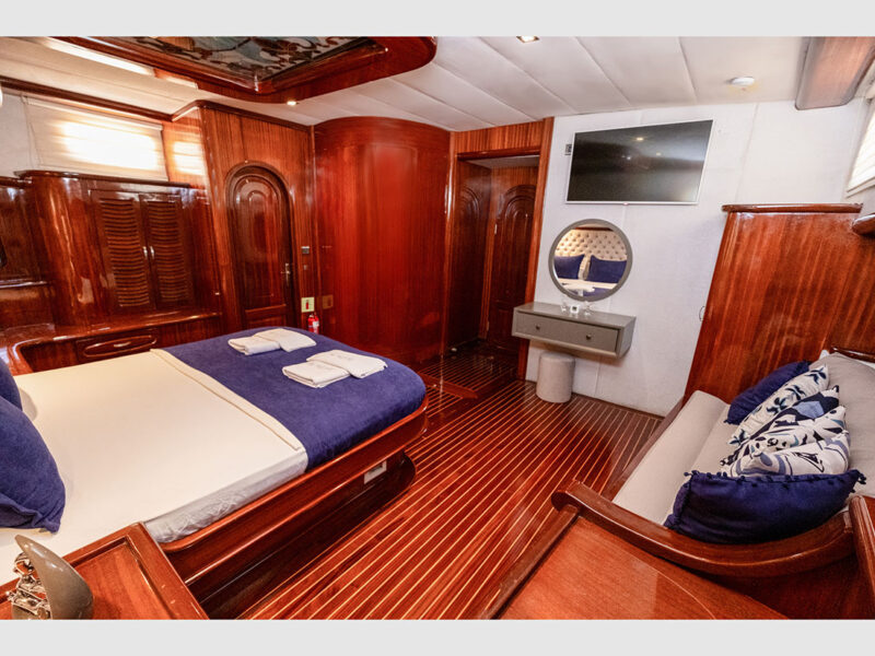 Luce Del Mare interior master cabin