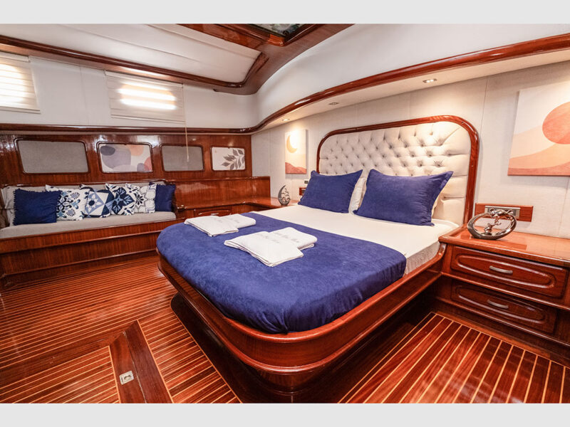 Luce Del Mare interior master cabin
