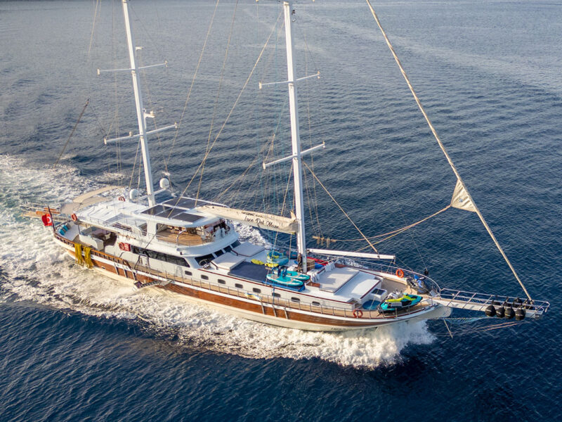 Luce Del Mare drone shot while cruising