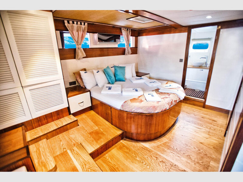 Maske-2 charter gulet interior aft master cabin Yasemin