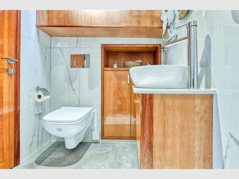 Maya charter gulet interior double cabin bathroom