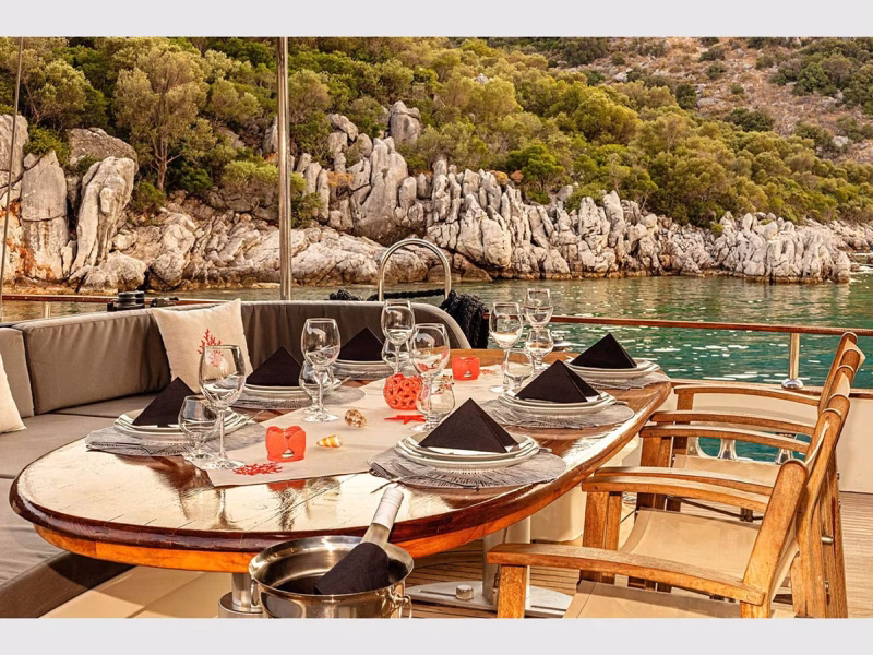 Mio Vento gulet outdoor aft deck dining table close-up