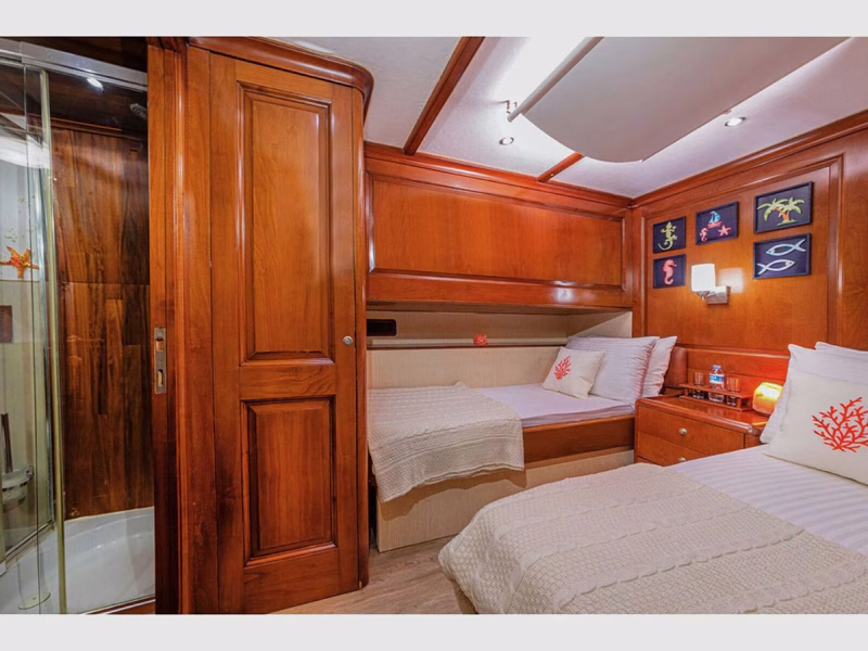 Mio Vento gulet indoor twin cabin