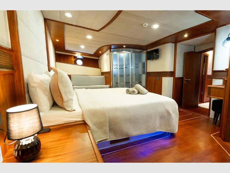 Nevra Queen charter gulet interior fore master cabin