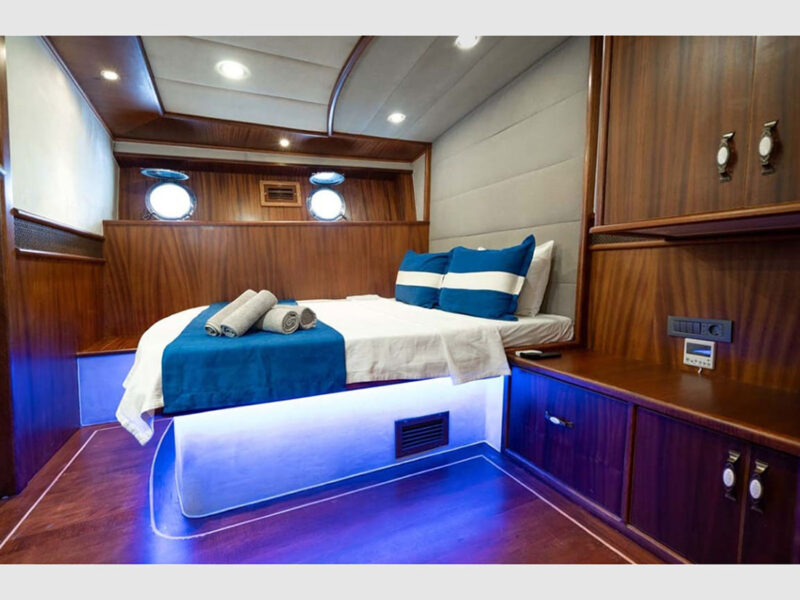 Nevra Queen charter gulet interior double cabin
