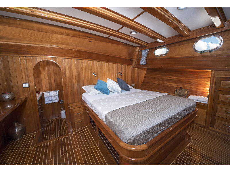 Parss Gulet interior fore master cabin