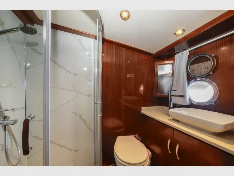 Perla Del Mar 1 gulet interior starboard aft twin cabin bathroom