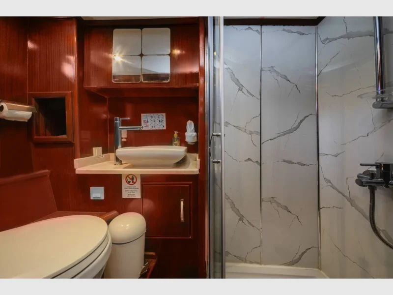 Perla Del Mar 1 gulet interior port aft twin bathroom