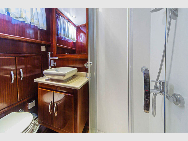 Perla Del Mar-1 gulet yacht interior bathroom