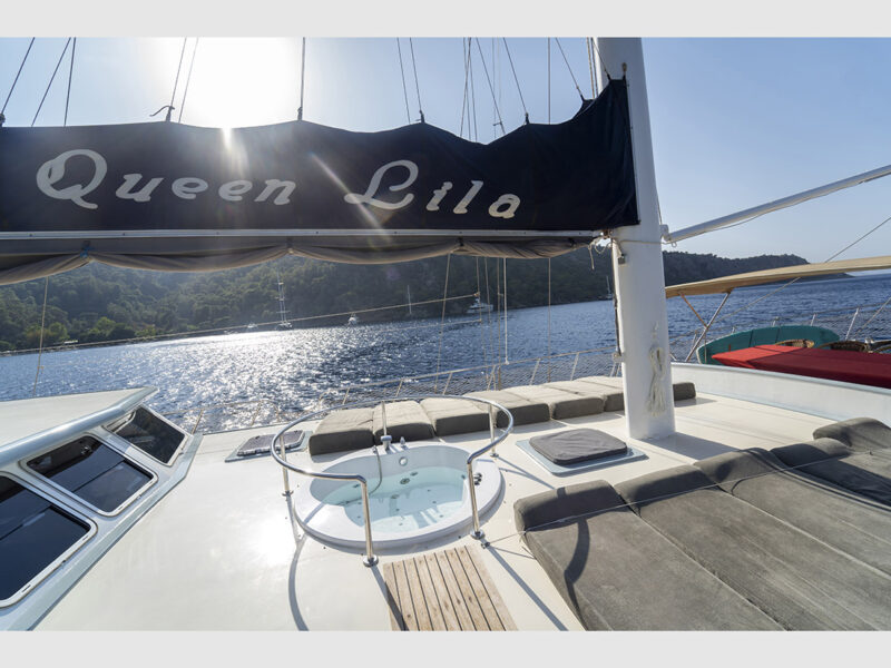Queen Lila Gulet outdoor foredeck jacuzzi and sunbeds
