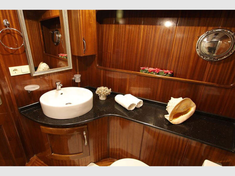 Queen Lila Gulet interior aft master cabin bathroom