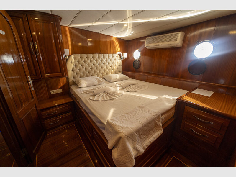 Queen Lila Gulet interior double cabin