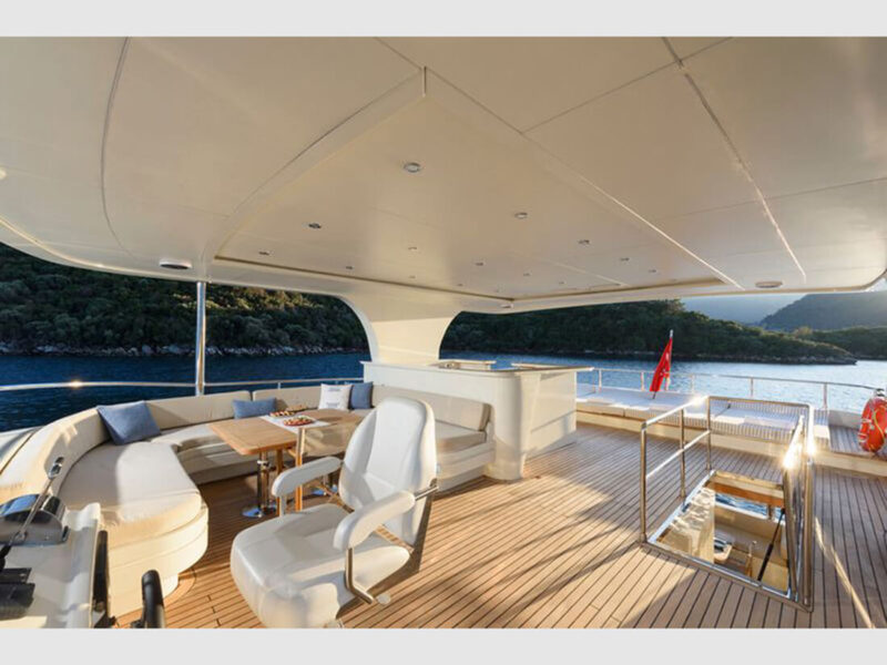 Tanway Trawler Charter Yacht Outdoor Upper Deck (Flybrisge)
