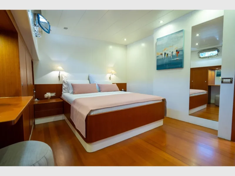 Ubi Bene gulet charter yacht interior double cabin