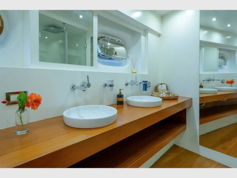 Ubi Bene gulet charter yacht interior double cabin bathroom