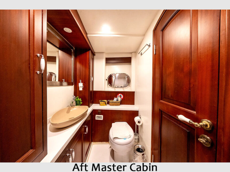 Virtuoso gulet interior aft master cabin bathroom