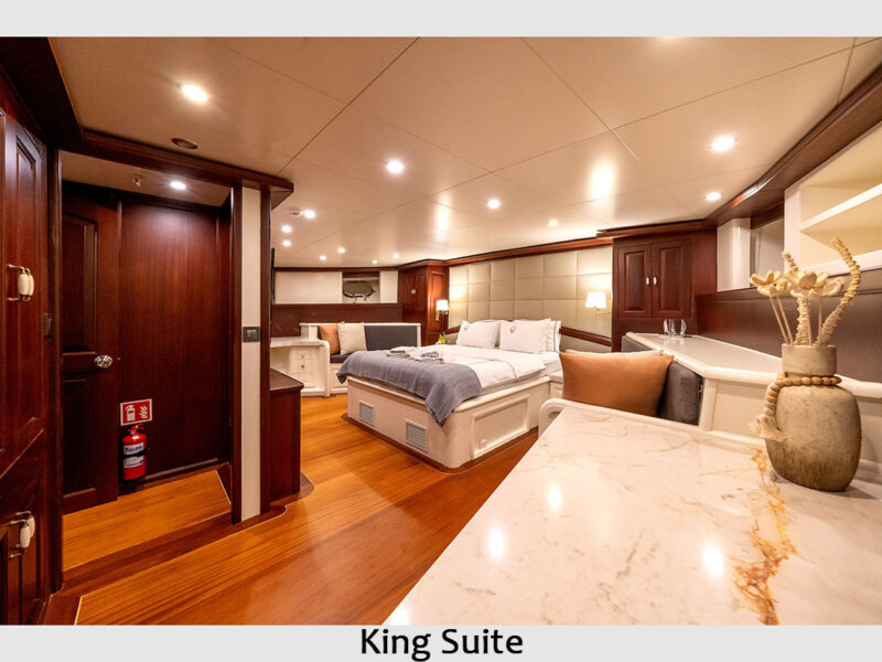 Virtuoso gulet interior king suite wide angle