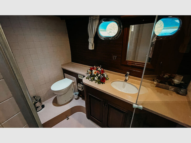 Wicked Felina gulet interior aft master cabin bathroom