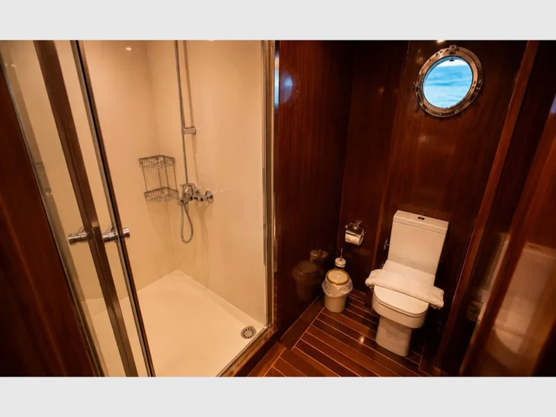 Queen of RTT gulet interior triple cabin bathroom