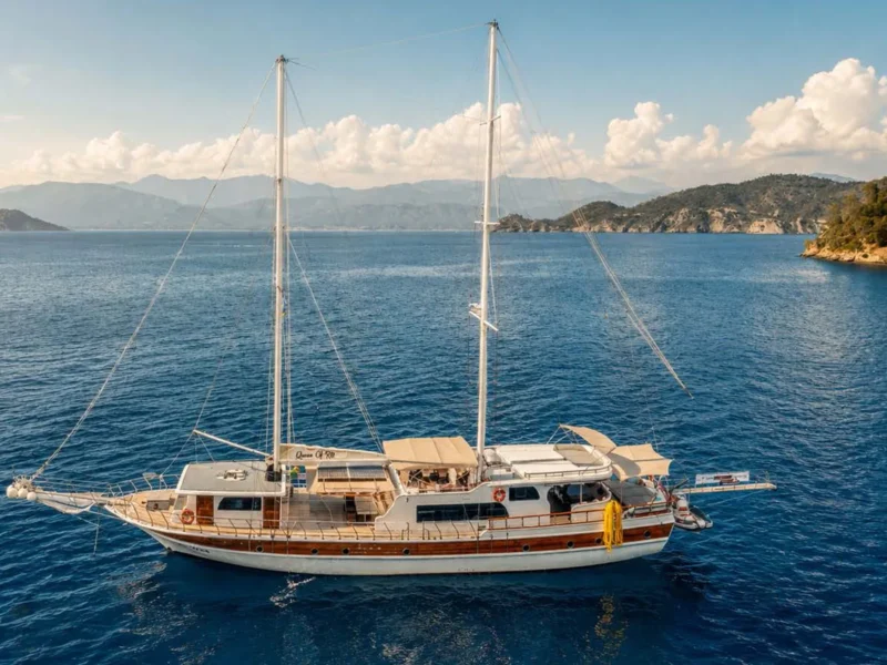 Queen of RTT gulet yacht charter blue cruise
