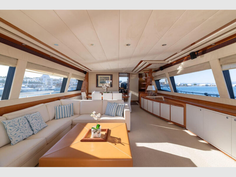 Lady Natasa Ferretti 830 interior saloon