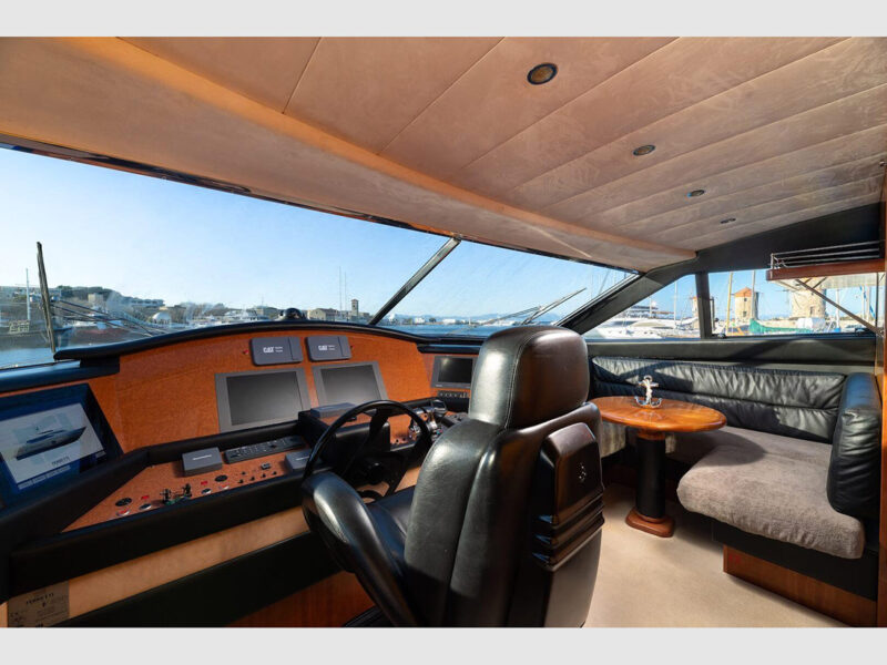 Lady Natasa Ferretti 830 interior wheel house