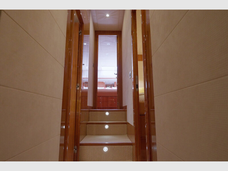 Lady Natasa Ferretti 830 interior hallway