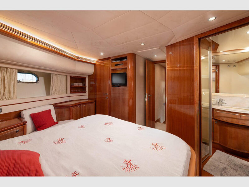 Lady Natasa Ferretti 830 interior fore VIP cabin