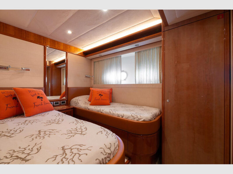 Lady Natasa Ferretti 830 interior twin cabin