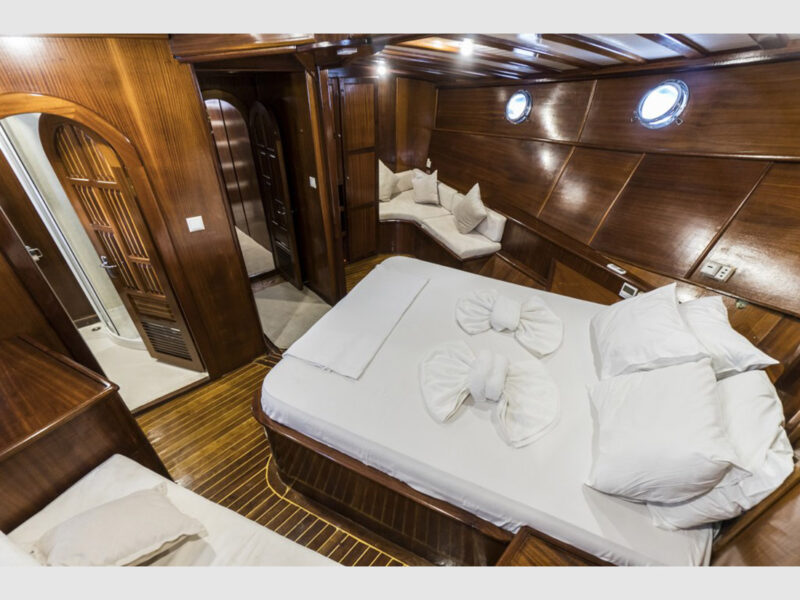 gulet optimist fore master cabin
