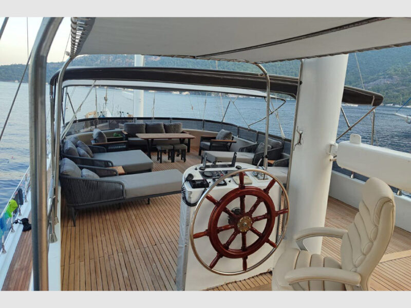Sarayli-1 gulet exterior upper deck (flybridge)