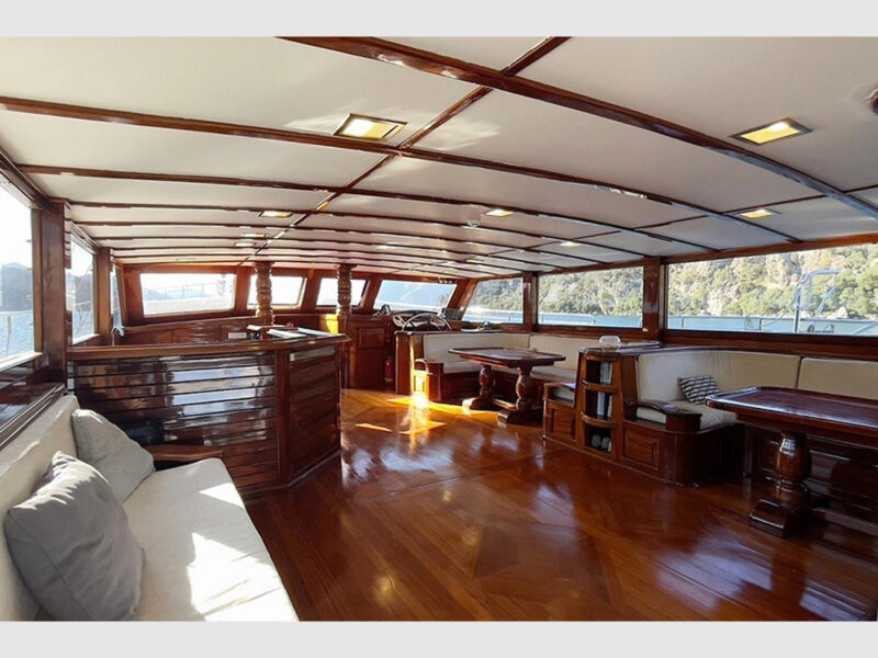 Sarayli-1 gulet interior saloon