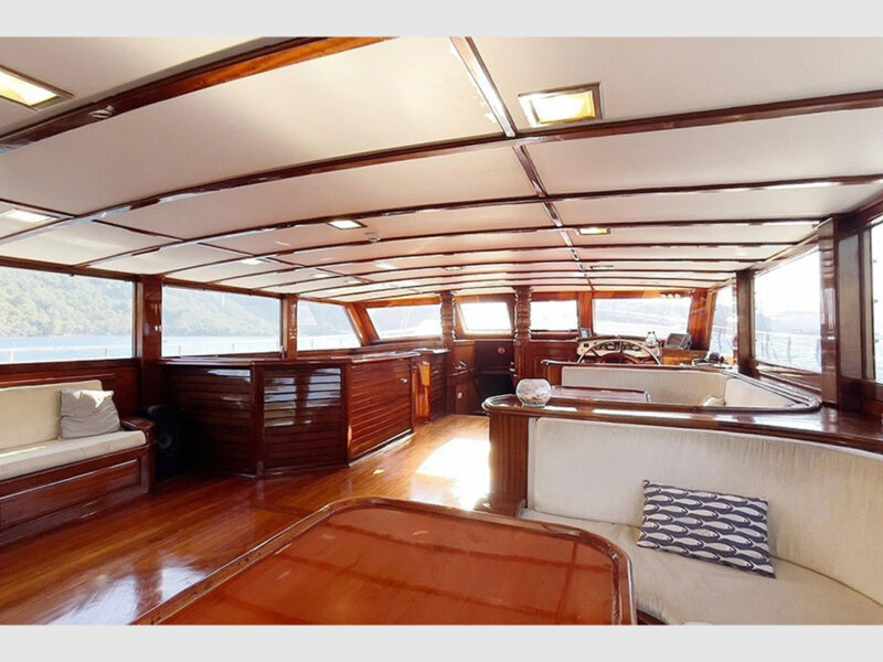 Sarayli-1 gulet interior saloon