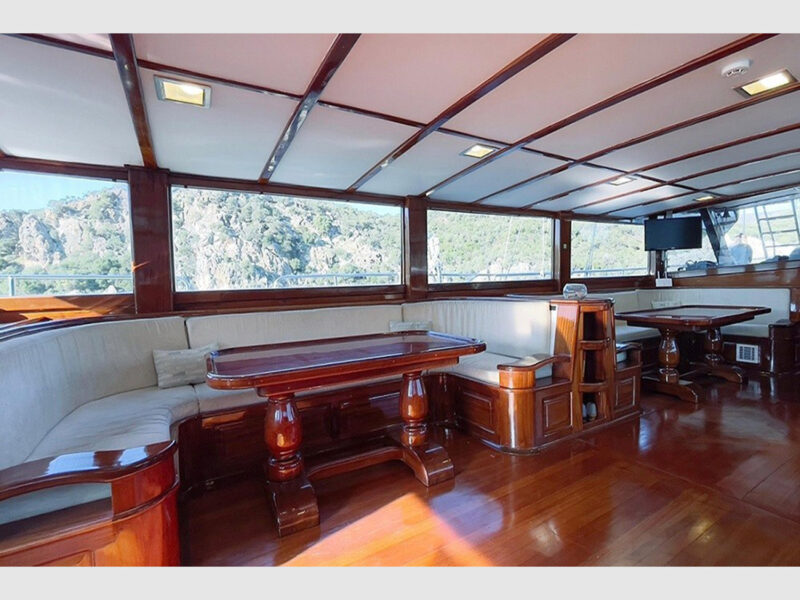 Sarayli-1 gulet interior saloon