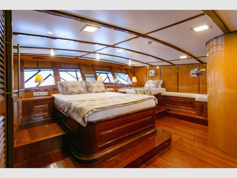 Sarayli-1 gulet interior aft master cabin wide angle