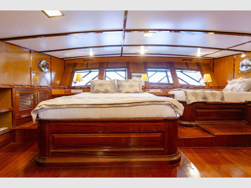 Sarayli-1 gulet interior aft master cabin