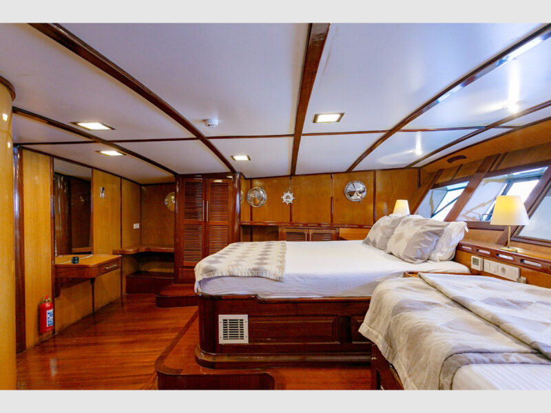 Sarayli-1 gulet interior aft master cabin