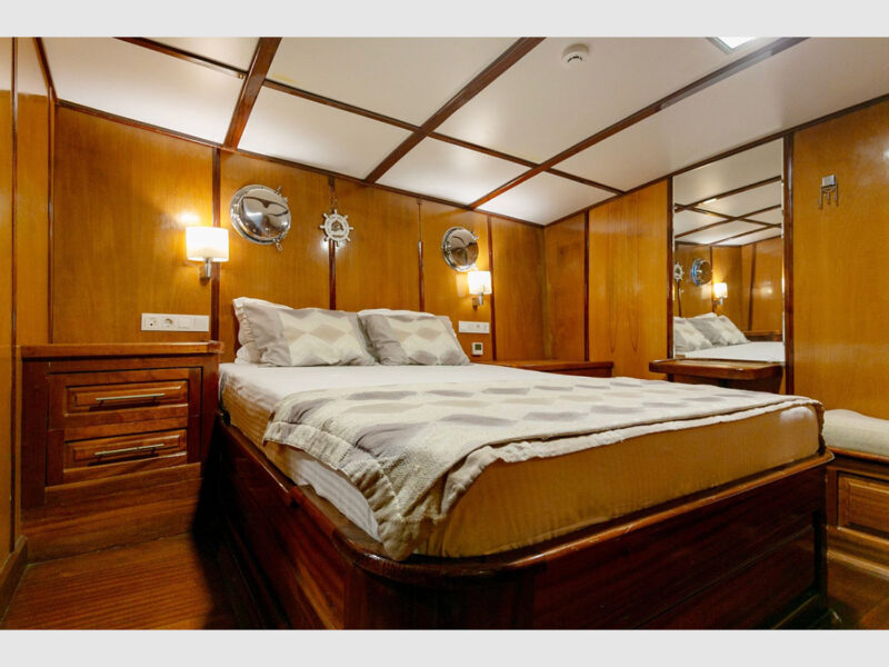 Sarayli-1 gulet interior double cabin