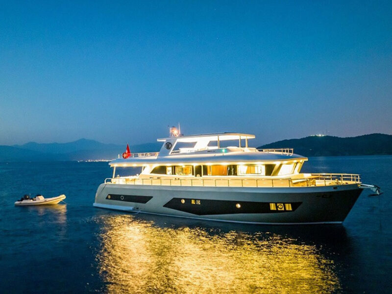 By CF Trawler yacht charter
