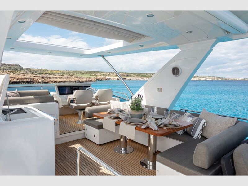 Sea Ya Azimut 66 Outdoor Upper Deck (Flybridge)