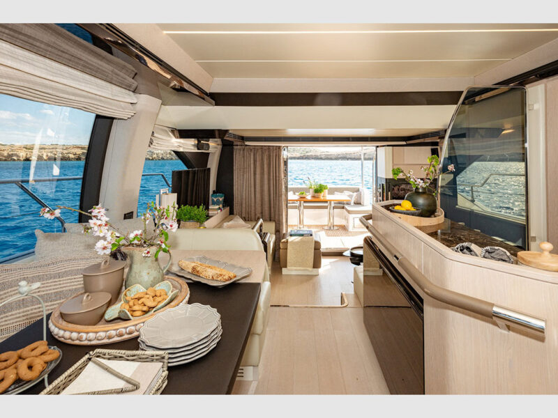 Sea Ya Azimut 66 Interior Saloon